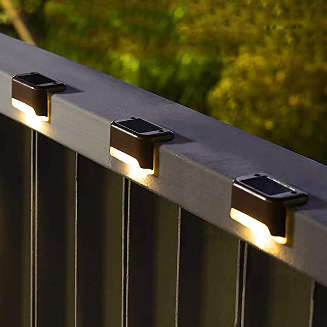 Imagen de escena de luces LED solares para terraza al aire libre