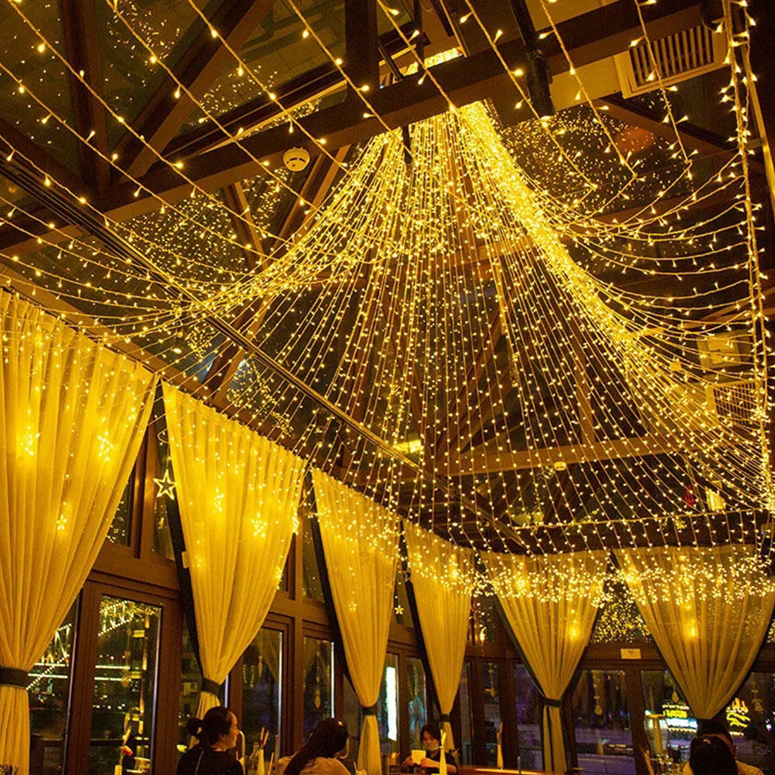 Imagen de escena de luces de cadena centelleantes de decoración de boda