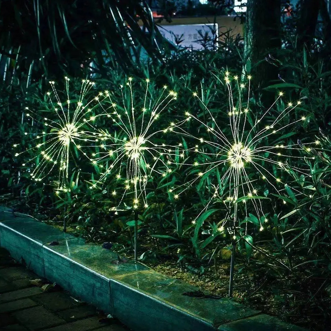 Imagen de escena de luces de cadena de fuegos artificiales LED de festival colgante